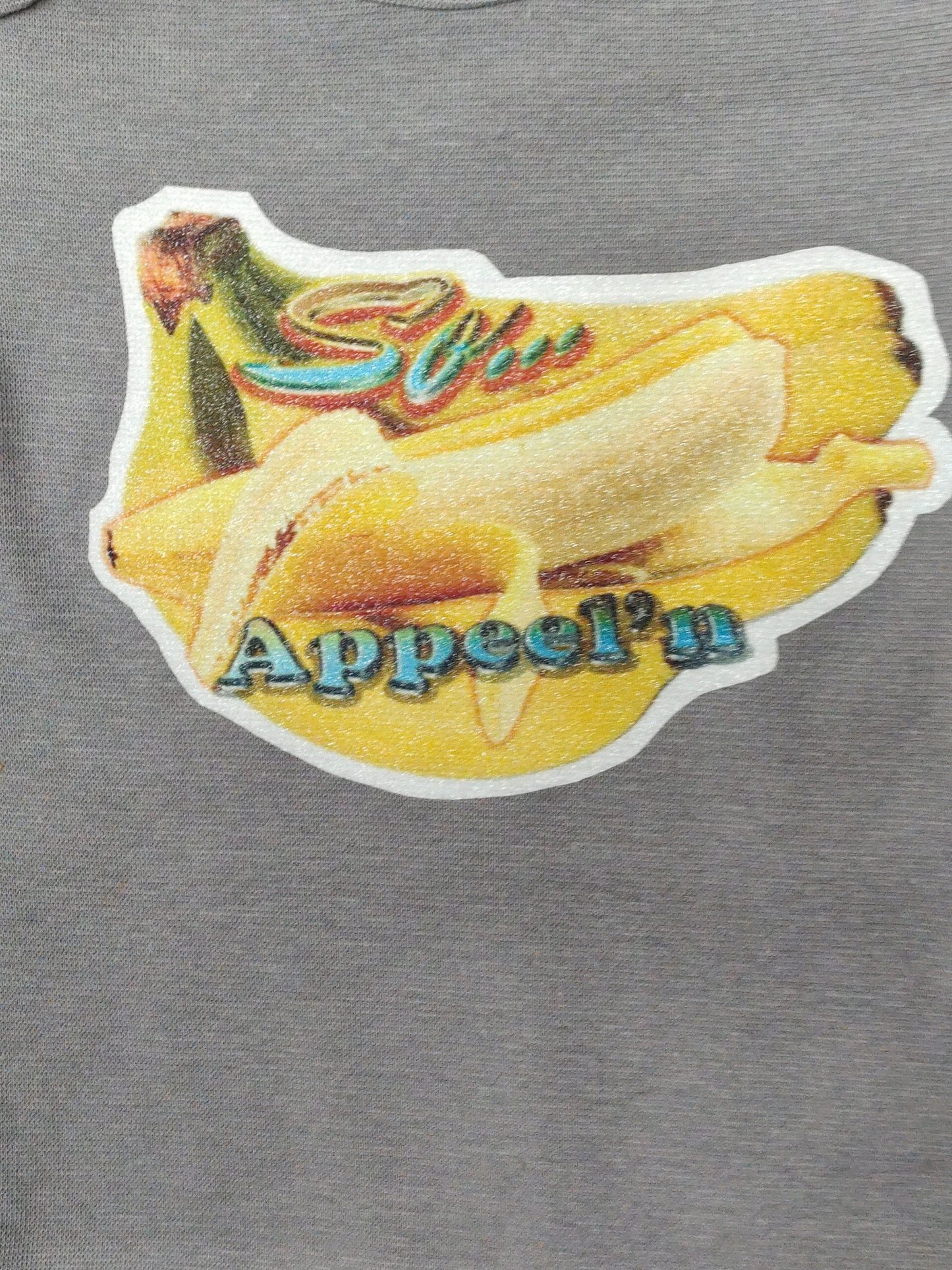 So Appeelin gray baby bodysuit glitter banana hand-pressed
Banana-themed baby bodysuit 6-12 months
www.justsaynpromos.com